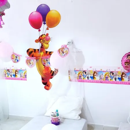 Disney's Slumber Party Проживание в семье